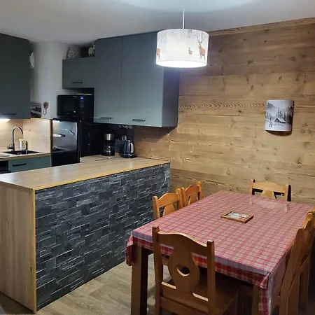 Appartement 1800 Front De Neige Et Piscine D Ete